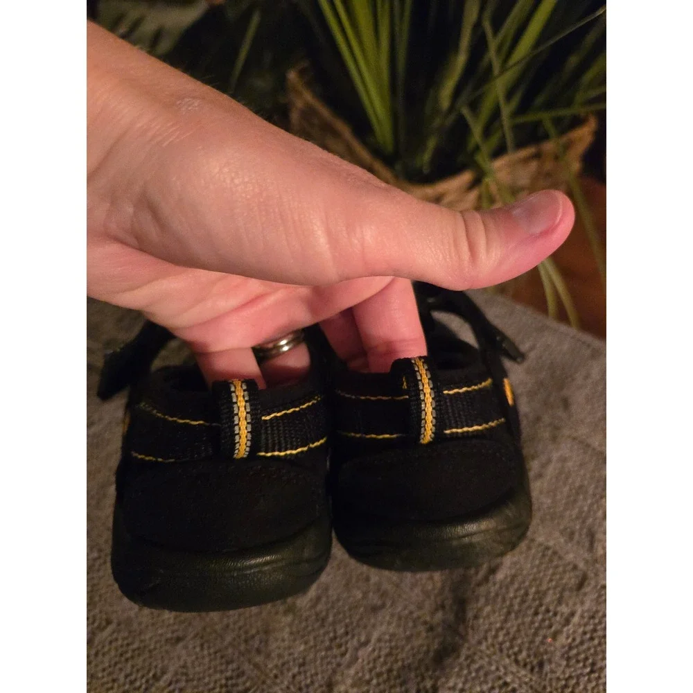 KEEN -Newport H2 Kids Waterproof Sandals Black Yellow Sport Hiking Shoes Size 5